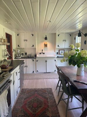 Oven, stovetop, dishwasher - Charming historic country cottage on 7 private acres near Tanglewood & skiing (Great Barrington)