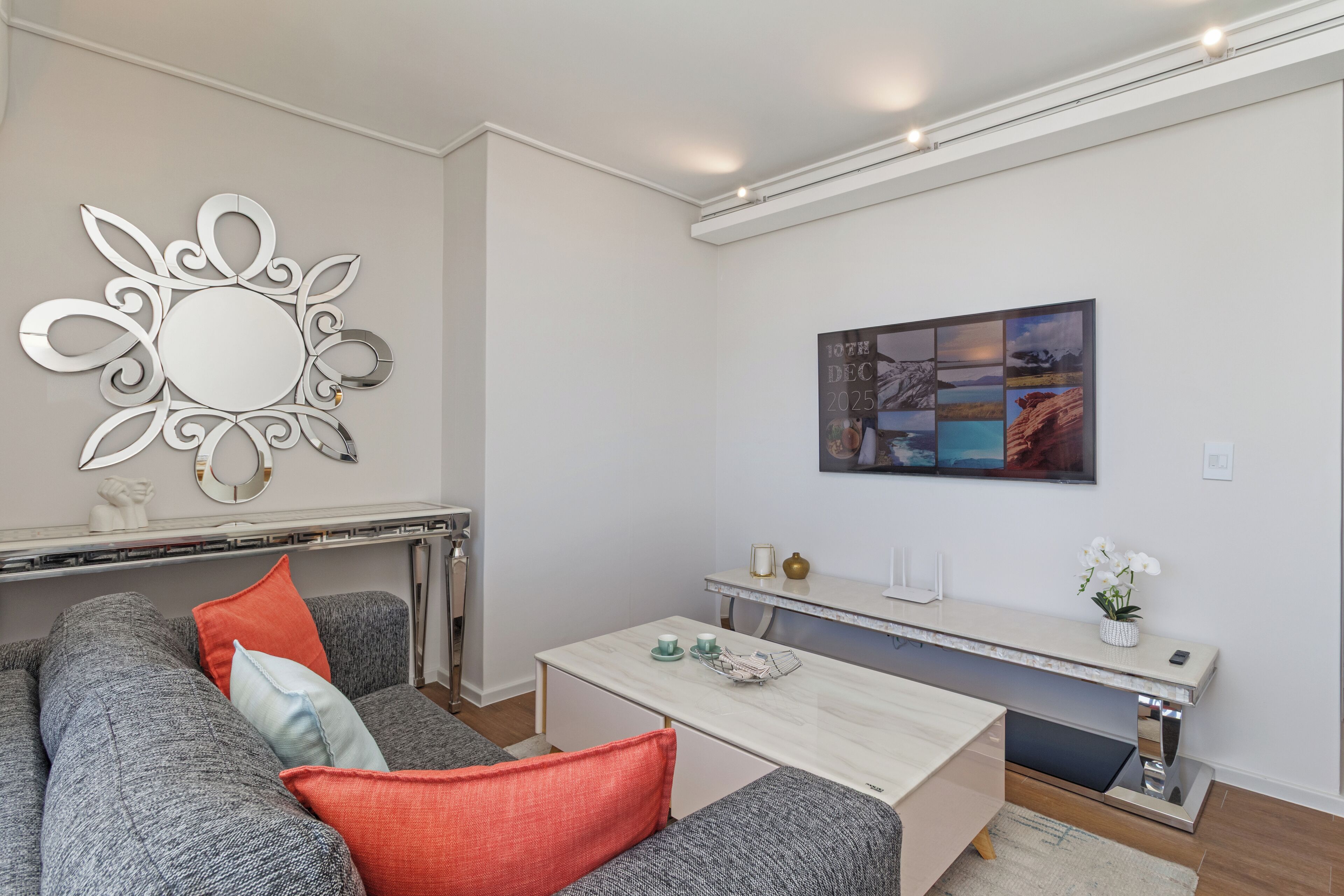Dolce Vita | Sleek Apartment Near Promenade - Camps Bay