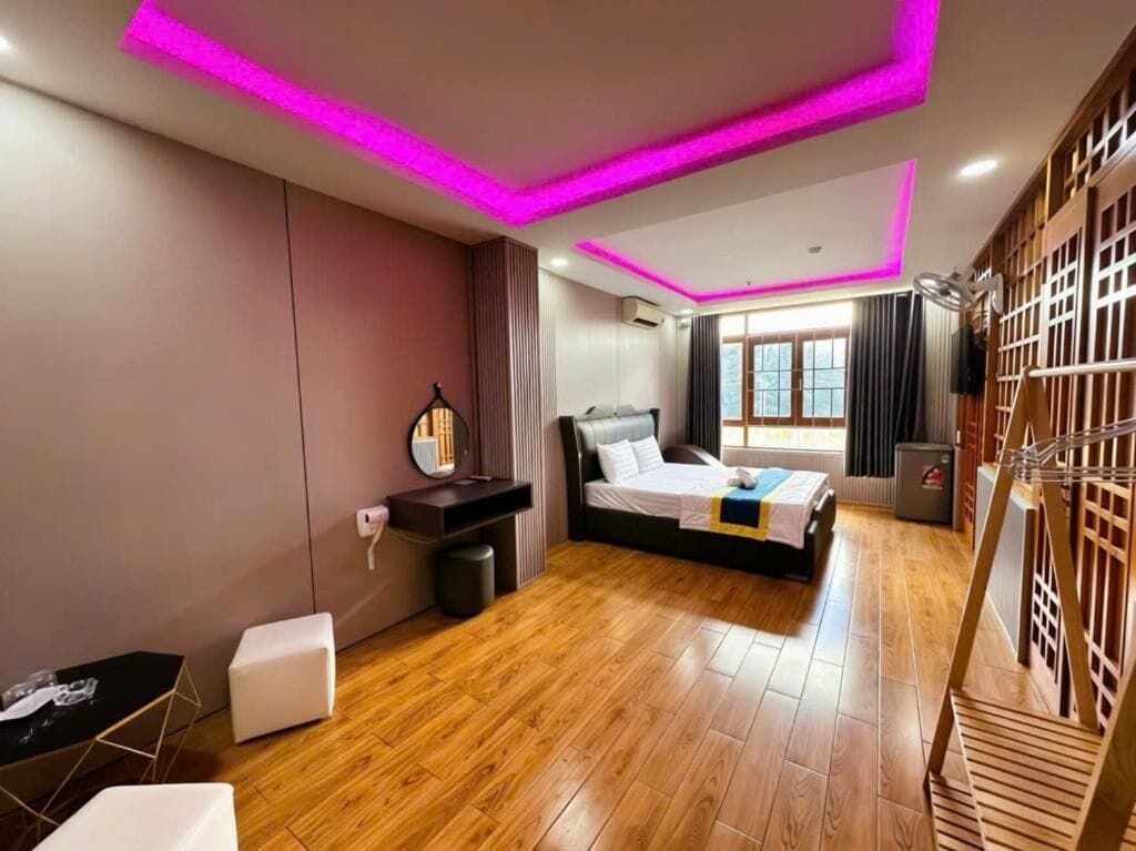 Executive Room | Premium bedding, minibar (some free items), desk, laptop workspace
