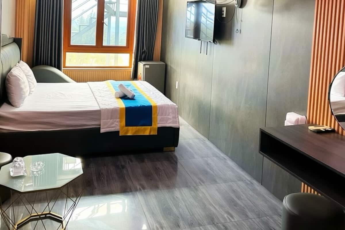 Executive kamer | Luxe beddengoed, een minibar met enkele gratis items, een bureau
