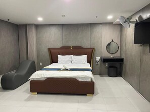 Luxury Suite, Balcony, Golf View - Kim Linh Hotel  (Go Vap)