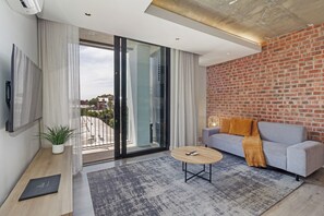 Smart TV - Stylish Stay at The Signature | Central and Modern (Cape Town)