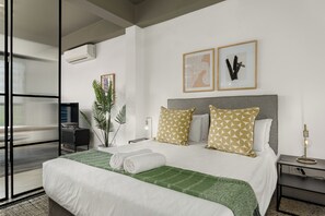 1 slaapkamer, een kluis op de kamer, een strijkplank/strijkijzer