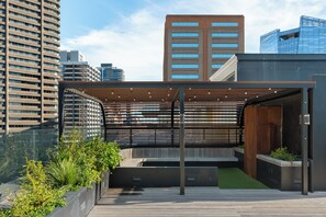Property grounds - Elegant CBD Living | Rooftop Pool + Deck (Cape Town)