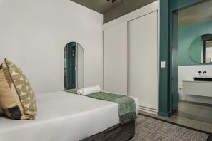 1 bedroom, in-room safe, iron/ironing board, Internet - Elegant CBD Living | Rooftop Pool + Deck (Cape Town)