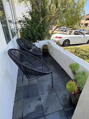 Terrace/patio - Perfect 2-bedroom townhome with AC in delightful Los Angeles (Los Angeles)
