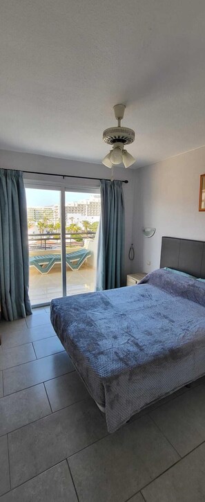 2 slaapkamers, een strijkplank/strijkijzer, wifi, beddengoed