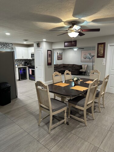 Spacious 4-bedroom 2 Bath remodel House - College Station with AC for comfort