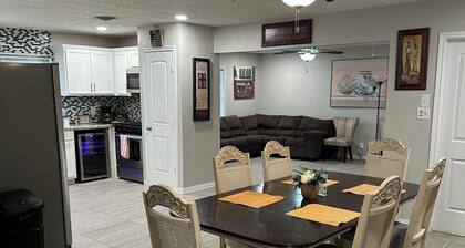 Spacious 4-bedroom 2 Bath remodel House - College Station with AC for comfort
