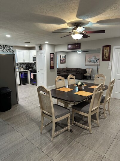 Spacious 4-bedroom 2 Bath remodel House - College Station with AC for comfort