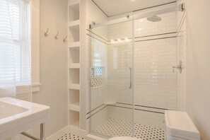 Shower, hair dryer, towels, soap
