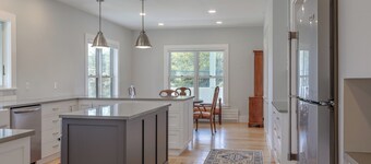 Quaint Updated Island Cottage - Walk to the Beach & Acadia National Park