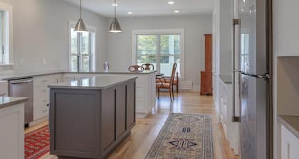 Quaint Updated Island Cottage - Walk to the Beach & Acadia National Park