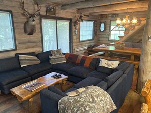 Living area - Swiss mountain home located in scenic Swiss Alpine area in Midway UT (Midway)
