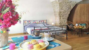 1 Schlafzimmer, Schreibtisch, Bügeleisen/Bügelbrett, Reisekinderbett