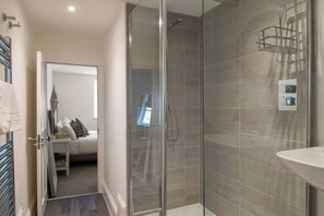 Shower - Tides Door (Dartmouth)