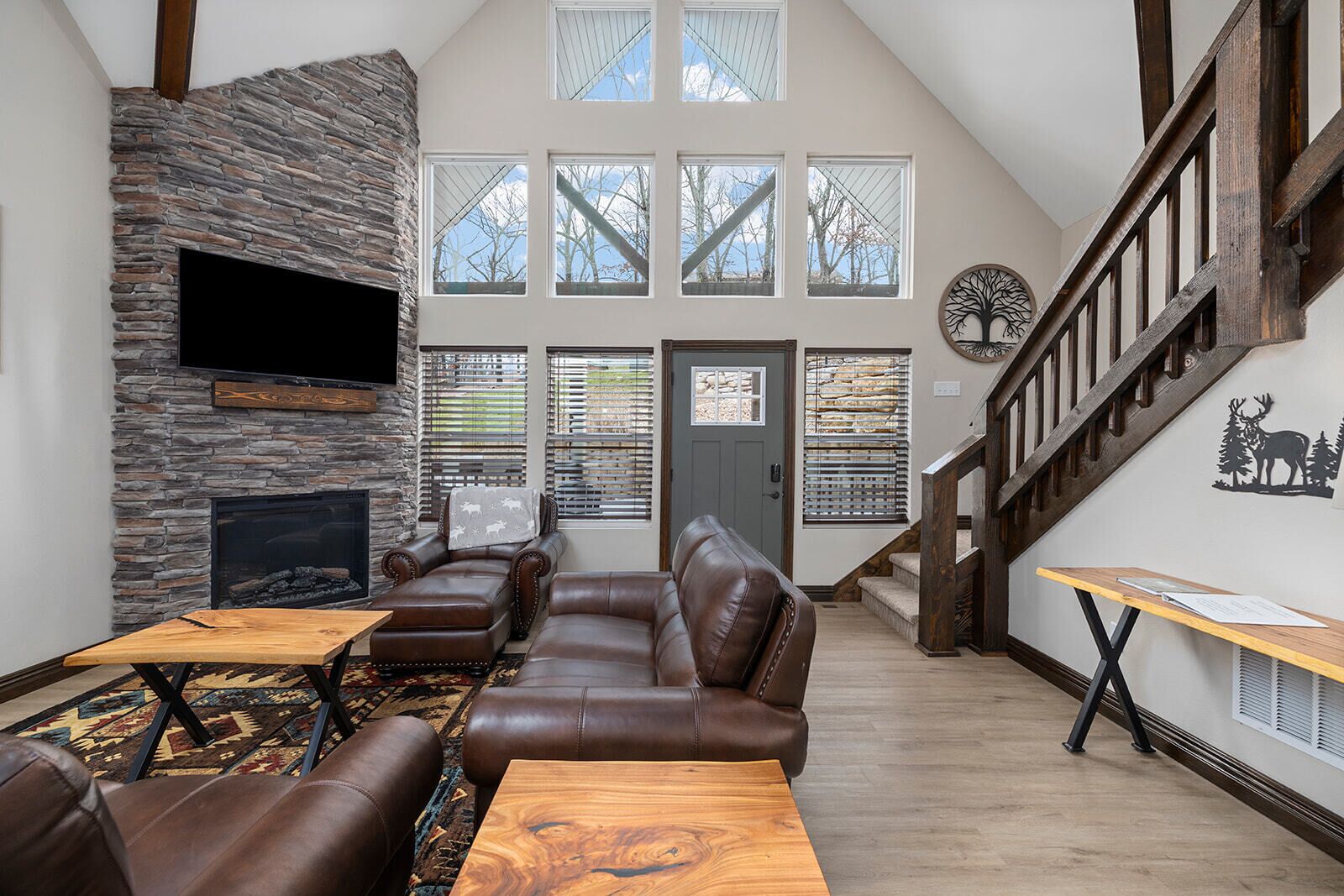 Smart TV, fireplace