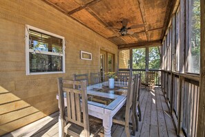 Outdoor dining - Lodge Near SDC with 2 King Suites and Pools (Branson)