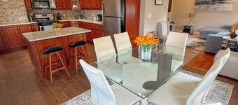 Modern 2BR Living: Mins to NYC and Metlife Stadium