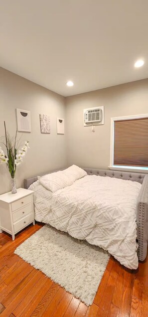 Room - Modern 2BR Living: Mins to NYC and Metlife Stadium (North Bergen)