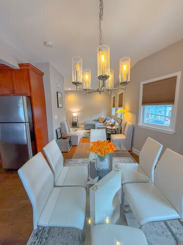 Modern 2BR Living: Mins to NYC and Metlife Stadium