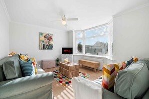 Living area - Sea Palm  | By My Getaways (Lancing)