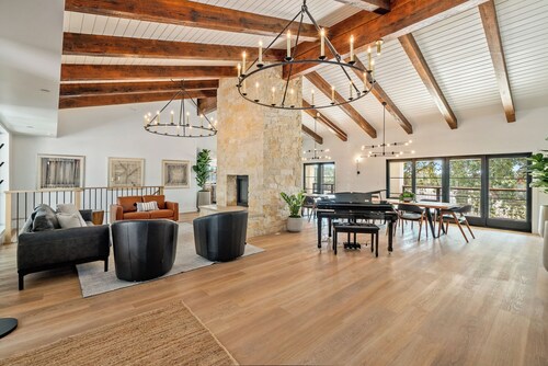 Oak & Vine Vineyard House | Sleeps 21 | Views