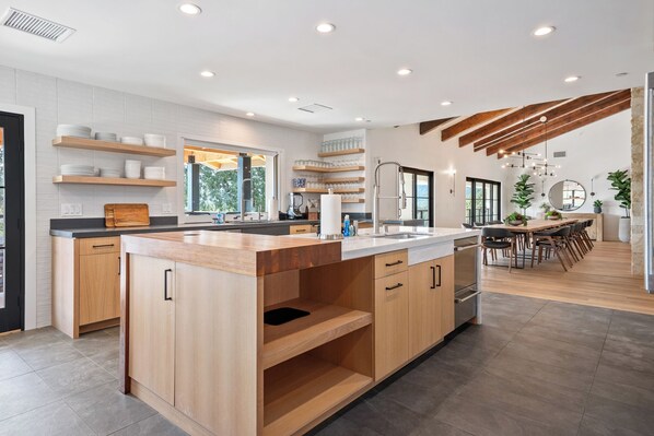 Private kitchen - Oak & Vine Vineyard House | Bespoke Wine Stay (Templeton)