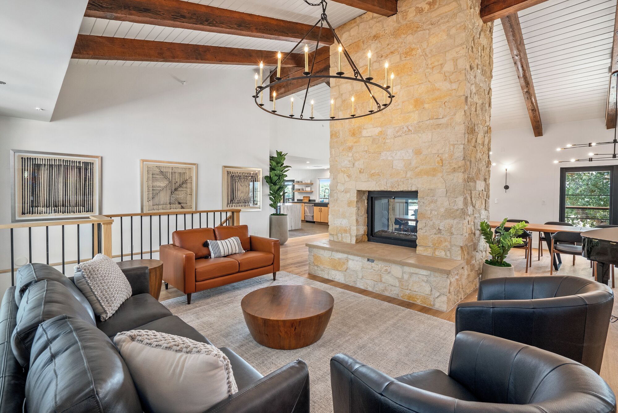 Smart TV, fireplace