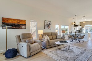 Fireplace - Private Golf Cart! 55-Plus Green Valley Getaway (Green Valley)