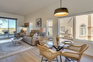 Fireplace - Private Golf Cart! 55-Plus Green Valley Getaway (Green Valley)