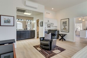 Fireplace - Private Golf Cart! 55-Plus Green Valley Getaway (Green Valley)