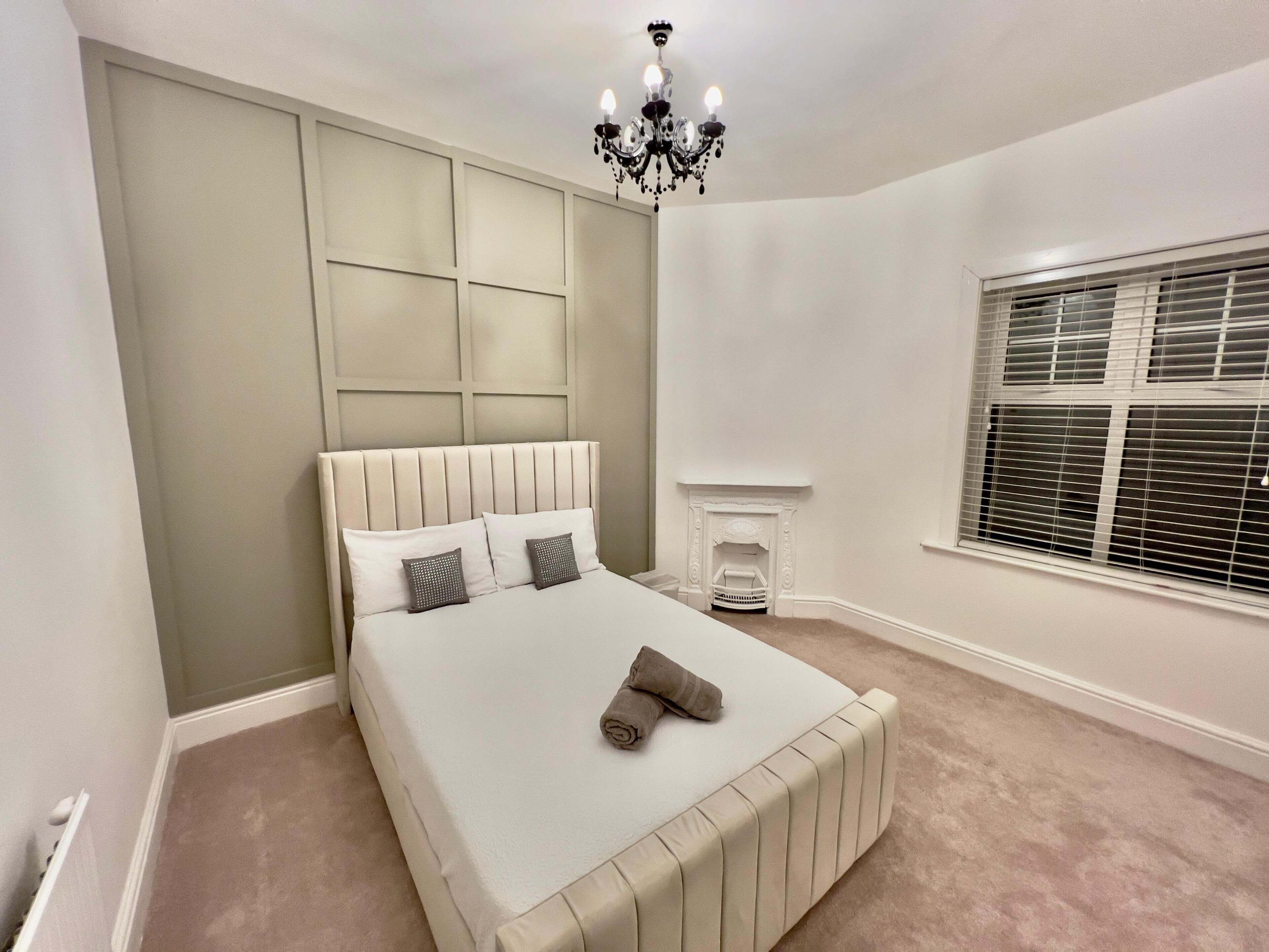 5 bedrooms, iron/ironing board, free WiFi, bed sheets
