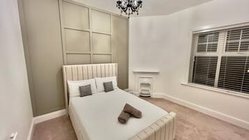 5 bedrooms, iron/ironing board, free WiFi, bed sheets