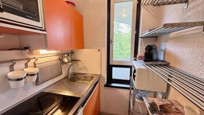 茶具/咖啡用具、冰箱、微波炉、烤箱