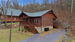 Exterior - Cozy Cardinal with Hot Tub (Sevierville)