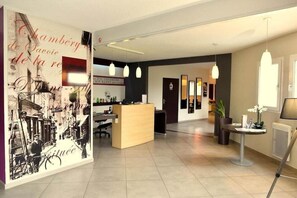 Lobby - Kyriad Chambery La Ravoire (La Ravoire)