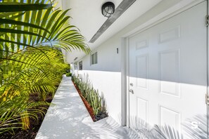Apartment | Exterior detail - Cozy Miami 1-BD - Gym & Free Parking (North Miami)
