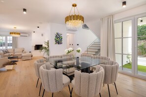 Interior - Private House Vila Leylandii Ražanj - Rogoznica with swiming pool 80 m grom sea (Ražanj)