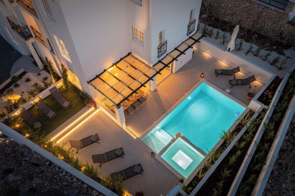 Outdoor pool, a heated pool