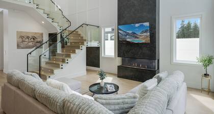 Luxury Lakeview Oasis with Heated Pool