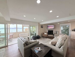 TV - Sunset Point Lakeview Home Near Margaritaville (Osage Beach)
