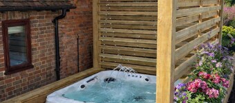 Blackham Court Farmhouse -  a holiday let that sleeps 12 guests  in 5 bedrooms