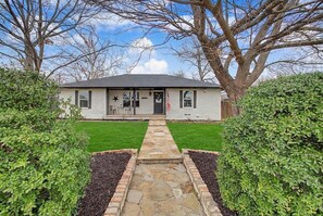 Exterior - FriscoDowntown UniversalToyota Soccer3BDFullHome (Frisco)