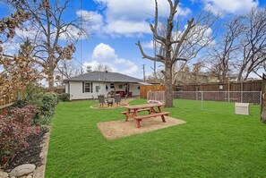 Outdoor dining - FriscoDowntown UniversalToyota Soccer3BDFullHome (Frisco)