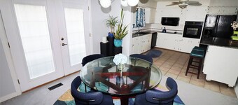 Cute 4 Bed house - Central Tulsa with Fenced back yard