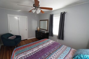 3 chambres, fer et planche à repasser, Wi-Fi, draps fournis