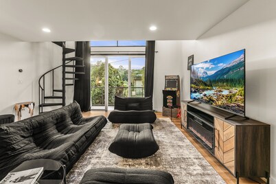 Private Hollywood Hills Retreat – Modern Furnished 2BR Home with Views & Patio