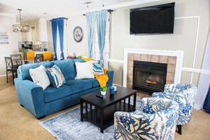 Smart TV, fireplace