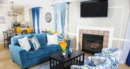 Stylish 2BR Retreat W/ Fast Wi-Fi + Free Parking